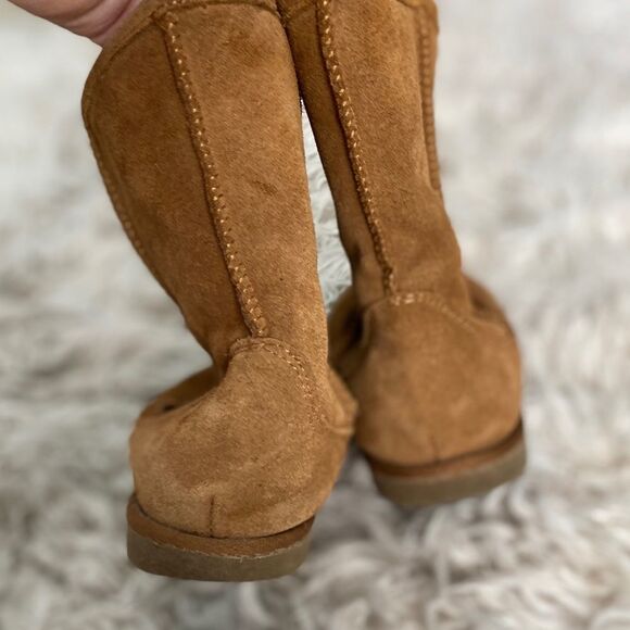 Nordstrom Rack Light Brown Suede Cozy Boots 2Y - Picture 2 of 10